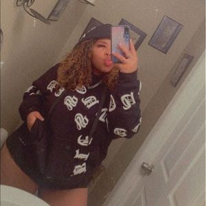 Meet your Posher, Alicia